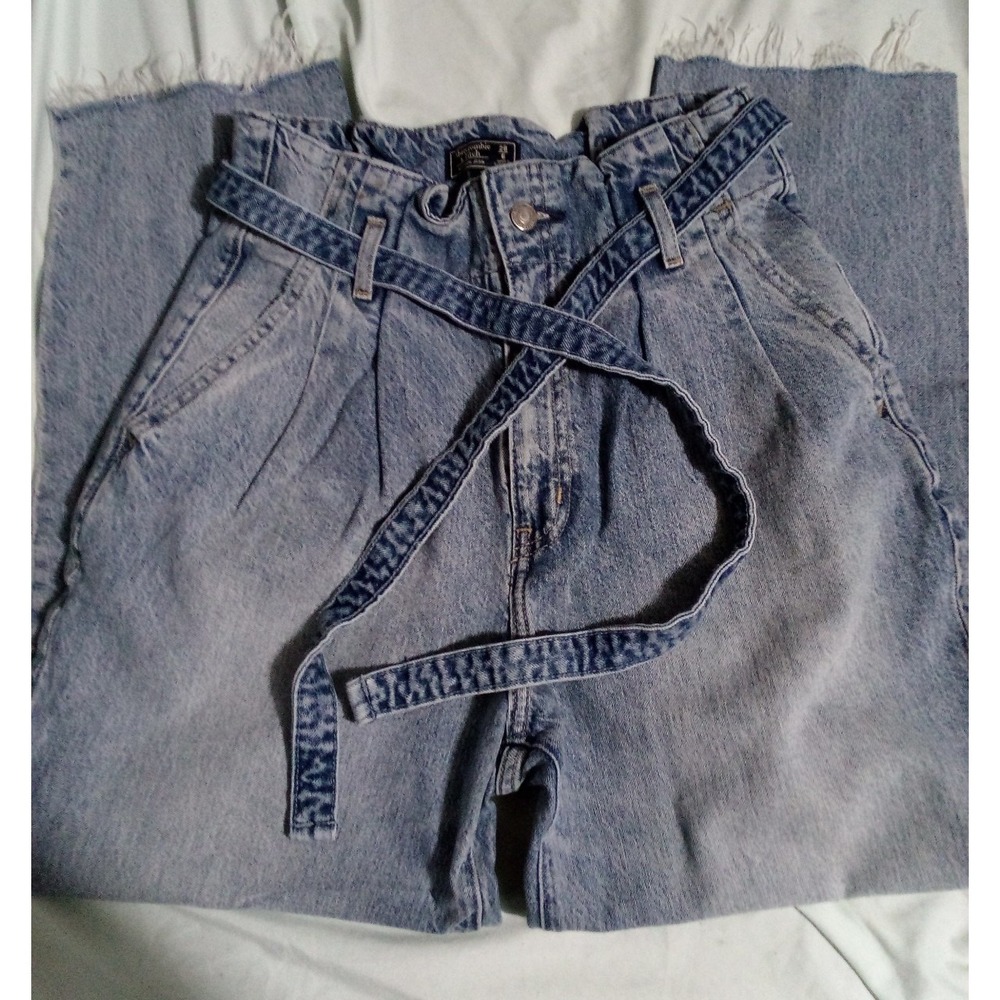 Abercrombie & Fitch High Rise 90's Iconic Mom Jeans, Size 6/28‎